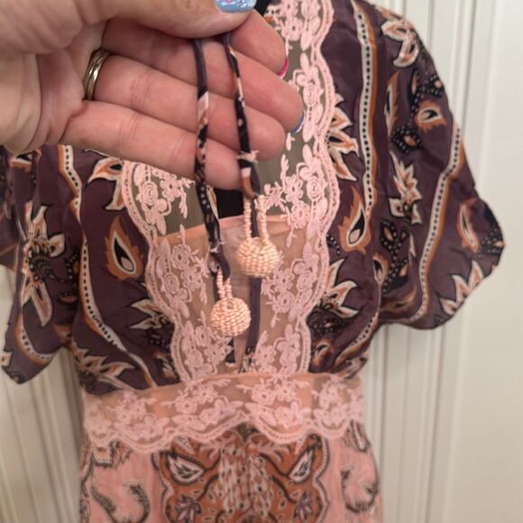 FARM Rio‎ Glam Tapestry Burgundy Lace Short Sleeve Maxi Dress Size Large - Picture 4 of 10